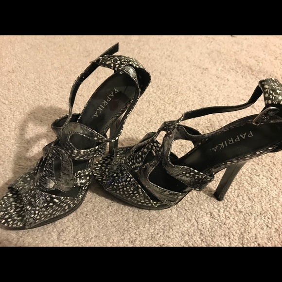 Feathered colored heels - Picture 2 of 3